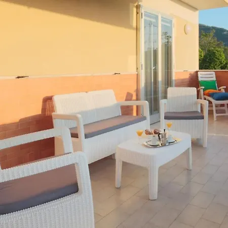 3 Bedrooms Sunny With Terrace & View Daire *