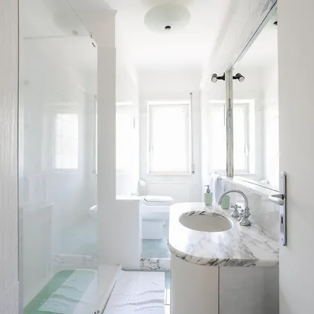 3 Bedrooms Sunny With Terrace & View Apartment *
