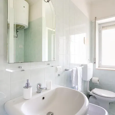 3 Bedrooms Sunny With Terrace & View *