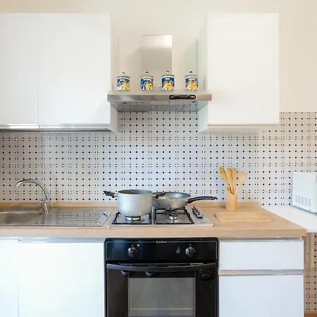 3 Bedrooms Sunny With Terrace & View شقة