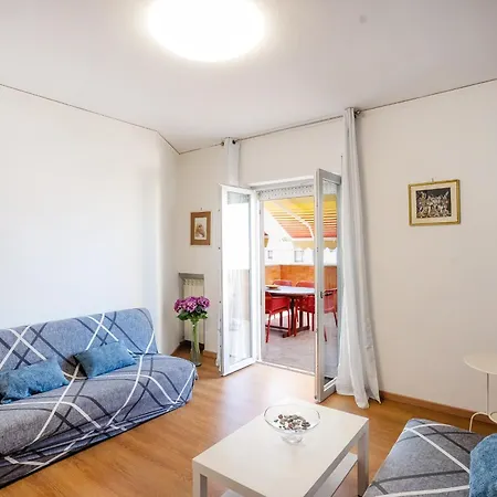 3 Bedrooms Sunny With Terrace & View * سورينتو