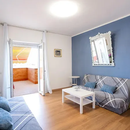 3 Bedrooms Sunny With Terrace & View شقة