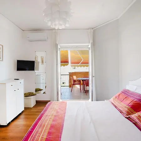 3 Bedrooms Sunny With Terrace & View شقة سورينتو