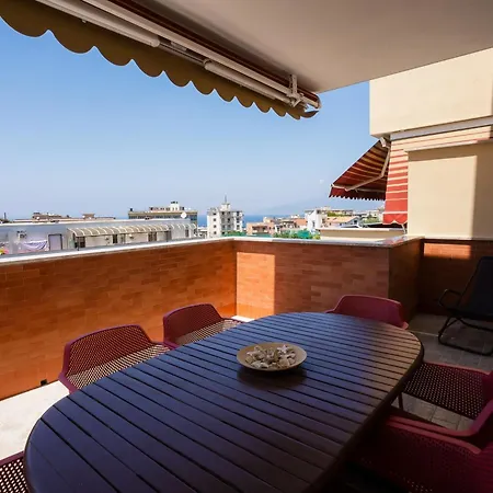 3 Bedrooms Sunny With Terrace & View *